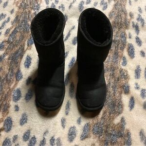UGG WOMENS BLACK BOOTS.